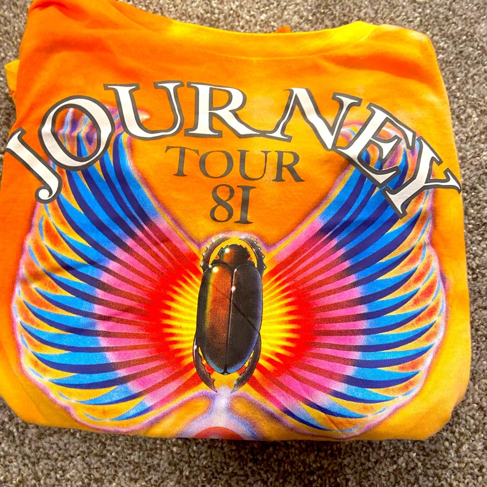 Super cute band tee Journey don’t stop believin!!